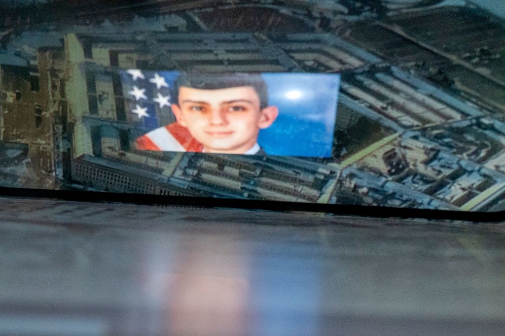 Un jeune militaire inculpé pour la fuite de documents secrets qui embarrasse Washington