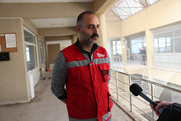 Erhan Demirbas, directeur du centre d'hébergement de la municipalité d'Ankara, en Turquie. (ADEM ALTAN/AFP via Getty Images)