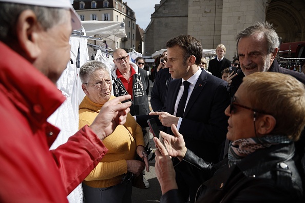 Le président Emmanuel Macron à Dole, le 27 avril 2023. (CHRISTOPHE PETIT TESSON/POOL/AFP via Getty Images)