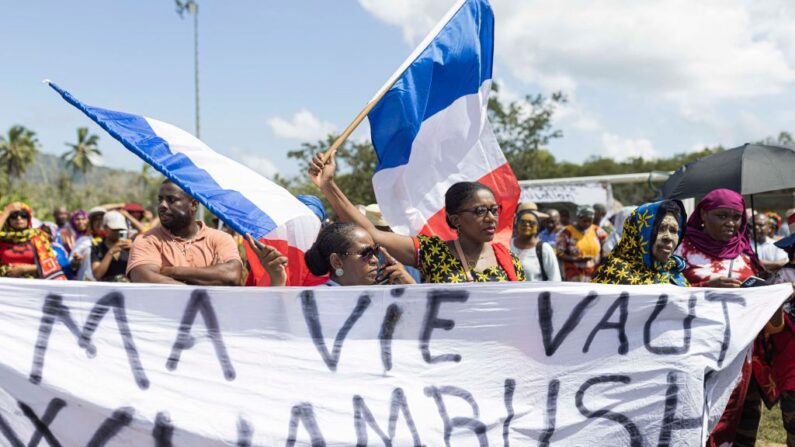 Rassemblement de soutien à l'opération Wuambushu à Chirongui, sur l'île de Mayotte. (Photo PATRICK MEINHARDT/AFP via Getty Images)