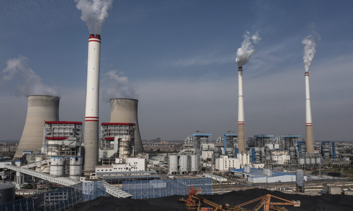 La vue aérienne de la centrale au charbon à Hanchuan, province chinoise du Hubei, le 11 novembre 2021 (Getty Images)