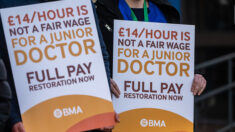 Royaume-Uni: les jeunes médecins entament une grève de quatre jours