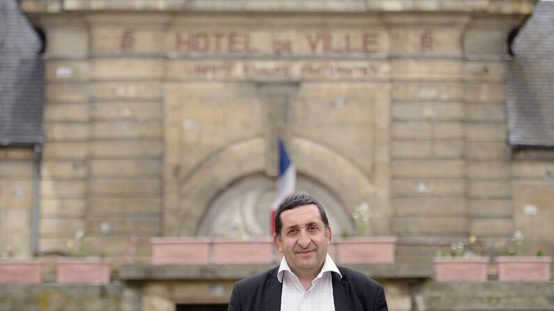 Le maire ex-PCF de Stains Azzédine Taïbi en 2014. (Photo MARTIN BUREAU/AFP via Getty Images)