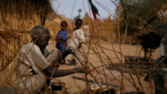 L’ONU et des dirigeants africains et arabes s’efforcent de mettre fin à la crise au Soudan