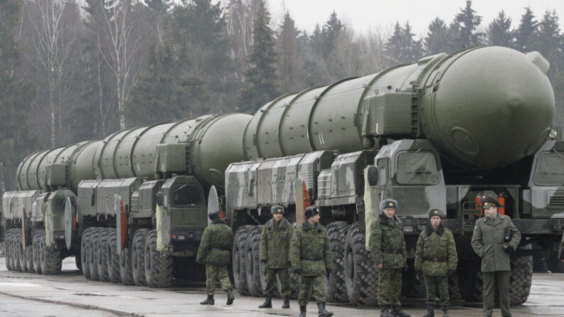 Missiles russes Topol ICBM. (Photo d'illustration-DIMA KOROTAYEV/AFP via Getty Images)