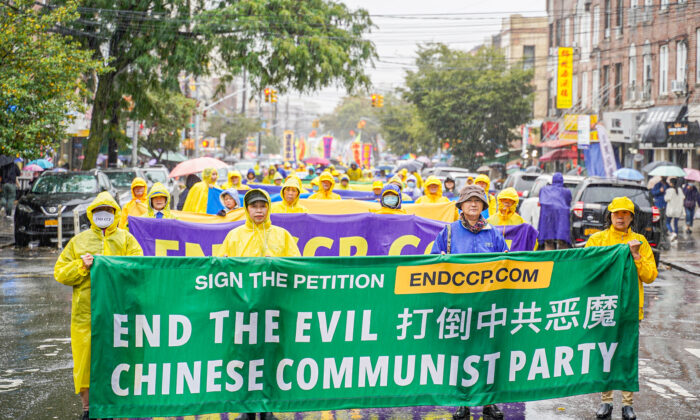 
Défilé de pratiquants de Falun Gong à Brooklyn, à New York, le 2 octobre 2022, pour appeler à la fin des persécutions du régime chinois. (Zhang Jingchu/Epoch Times).

