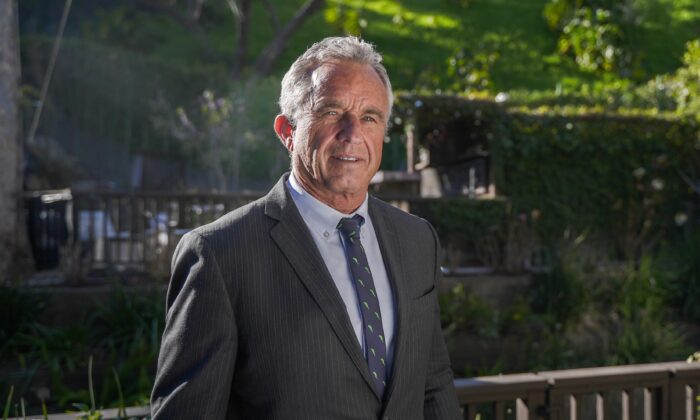 Robert F. Kennedy Jr, fondateur de l'organisation à but non lucratif Children's Health Defense, à Los Angeles, Californie, le 6 février 2023. (York Du/ Epoch Times)