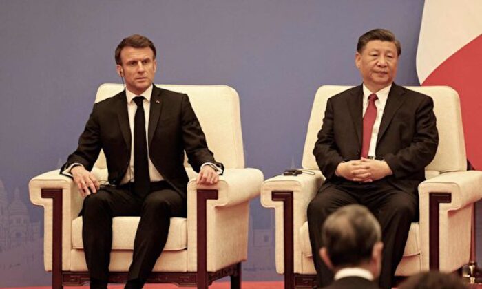 Emmanuel Macron et Xi Jinping participent à une réunion du conseil d'affaires franco-chinois à Pékin, le 6 avril 2023. (Ludovic Marin/Pool/AFP via Getty Images)