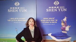 «J’étais assise au beau milieu de la magie», s’exclame une philanthrope en voyant Shen Yun