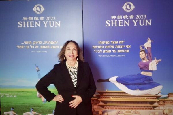 «J’étais assise au beau milieu de la magie», s’exclame une philanthrope en voyant Shen Yun