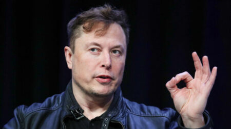 Dans un entretien avec Tucker Carlson, Elon Musk prévient que l’IA pourrait provoquer une « destruction de civilisation »