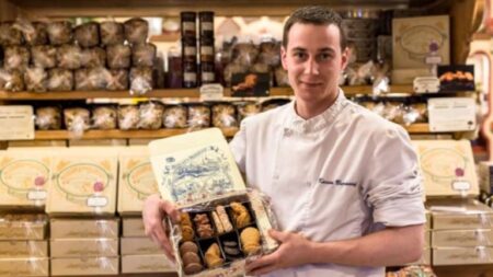 Cotentin: Kévin Burnouf, 5e génération de biscuitiers, fait renaître le biscuit cuiller de son grand-père