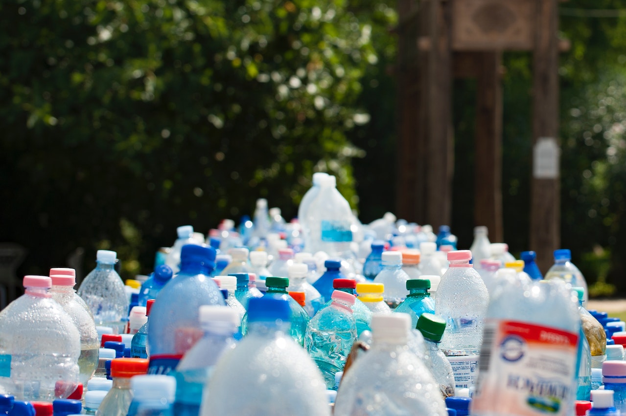 Plan contre la pollution plastique : le gouvernement veut booster l'industrie du réemploi et du recyclage
