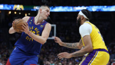 NBA: les Nuggets battent les Lakers d’entrée, duel épique entre Jokic et Davis