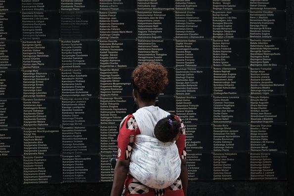 Le mur des noms des victimes lors de la 25e commémoration du génocide de 1994 au Mémorial du génocide de Kigali à Kigali, au Rwanda. (YASUYOSHI CHIBA/AFP via Getty Images)