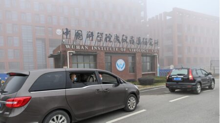Les NIH suspendent le financement du laboratoire de Wuhan au centre de la controverse sur la fuite du Covid