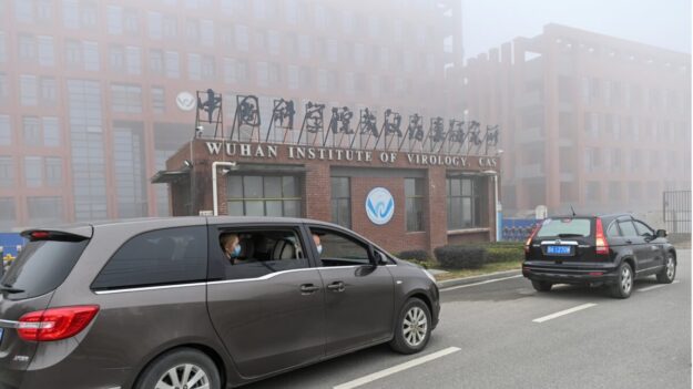 Les NIH suspendent le financement du laboratoire de Wuhan au centre de la controverse sur la fuite du Covid