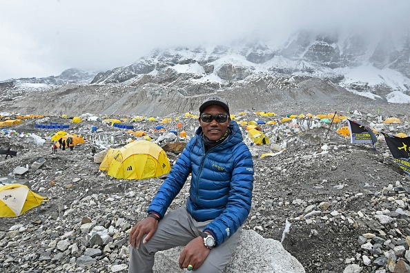 L'alpiniste népalais Kami Rita Sherpa a vu Pasang Dawa Sherpa égaler son record. (PRAKASH MATHEMA/AFP via Getty Images)