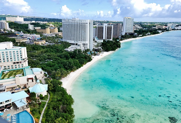 La baie de Tumon à Guam. (MAR-VIC CAGURANGEN/AFP via Getty Images)