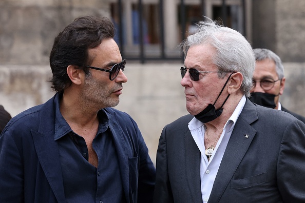 L'acteur français Alain Delon et son fils Anthony Delon.   (THOMAS COEX/AFP via Getty Images)