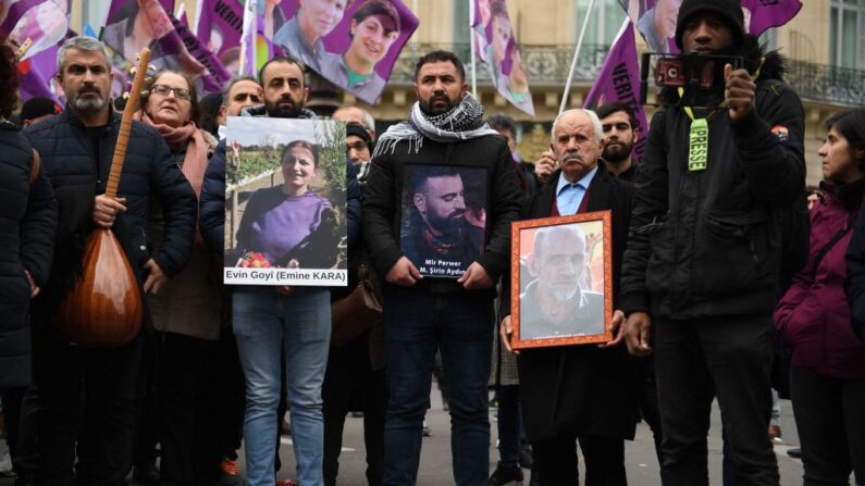 Le 23 décembre 2022, deux hommes et une femme ont été tués par balles et trois autres personnes ont été blessées près du Conseil démocratique kurde Ahmet Kaya à Paris. (Photo FIRAS ABDULLAH/AFP via Getty Images)