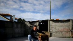 Bobi, le plus vieux chien du monde, a fêté ses 31 ans en compagnie de plus de 100 invités, près de Leiria au Portugal