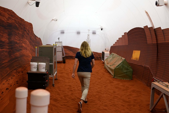 Une partie de l'extérieur de Mars Dune Alpha, une simulation de Mars, au Johnson Space Center à Houston, Texas, le 11 avril 2023. (MARK FELIX/AFP /AFP via Getty Images)
