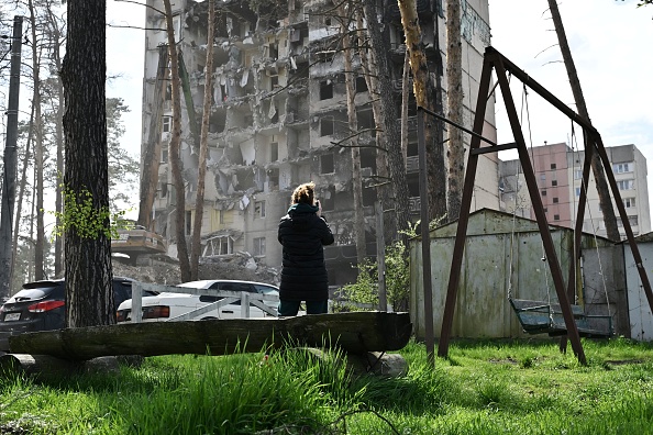 Un immeuble résidentiel lourdement endommagé à la ville d'Irpin, en Ukraine. Illustration. (GENYA SAVILOV/AFP via Getty Images)