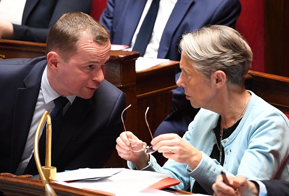 Le ministre du Travail Olivier Dussopt en séance avec la première Ministre Élisabeth Borne le 2 mai 2023, à la reprise des sessions de l'Assemblée nationale. (BERTRAND GUAY/AFP via Getty Images)