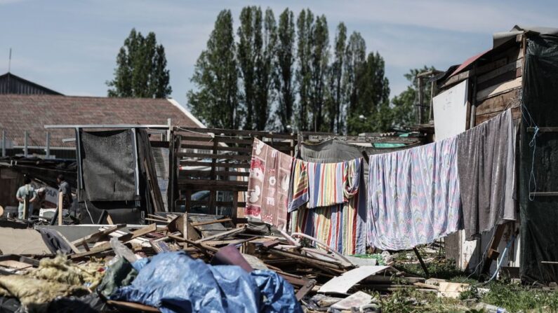 Éradiqués en France dans les années 1970, les bidonvilles sont réapparus dans la métropole bordelaise parmi d'autres  au tournant des années 2010. (Photo THIBAUD MORITZ/AFP via Getty Images)
