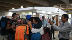 Arrivée de 115 Vénézueliens à Caracas après des jours «inhumains» à la frontière entre le Chili et le Pérou