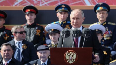 Vladimir Poutine juge l’avenir de la Russie en jeu dans la «guerre» en Ukraine