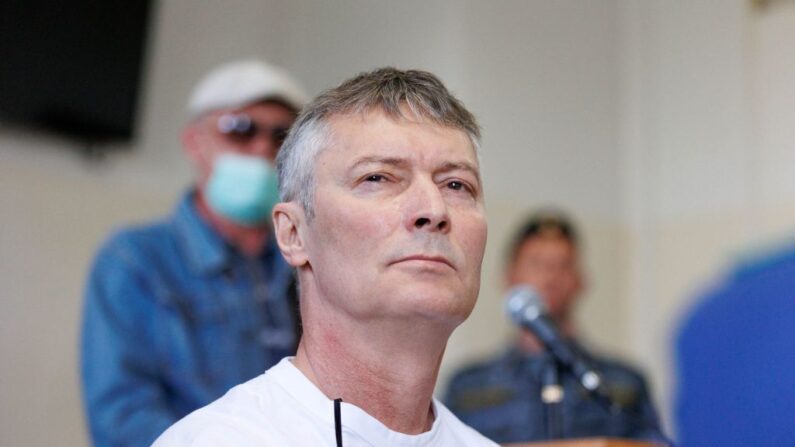 L'opposant russe et ancien maire d'Ekaterinbourg Evgueni Roizman, accusé d'avoir « discrédité » l'armée pour ses commentaires sur la campagne militaire russe en Ukraine comparaît devant le tribunal d'Ekaterinbourg. (Photo ANNA YURIEVA/AFP via Getty Images)