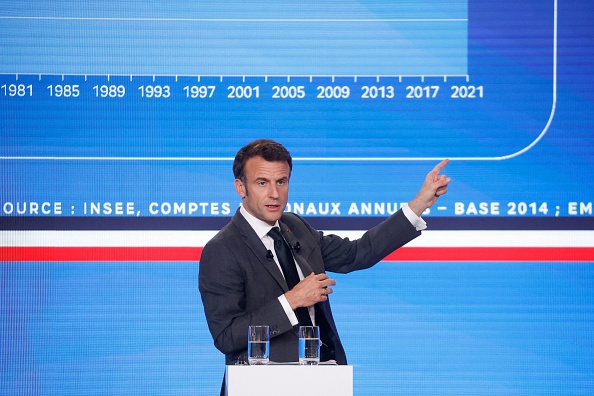 Le président Emmanuel Macron lors de la réunion "Accélérer notre réindustrialisation" au palais présidentiel de l'Élysée à Paris, le 11 mai 2023. (YOAN VALAT/POOL/AFP via Getty Images)