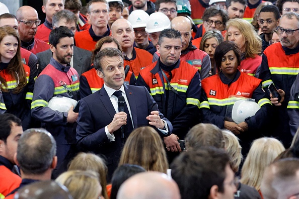 Le président Emmanuel Macron lors de sa visite à Dunkerque, le 12 mai 2023. (PASCAL ROSSIGNOL/POOL/AFP via Getty Images)