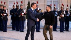 Volodymyr Zelensky accueilli par Emmanuel Macron à l’Élysée
