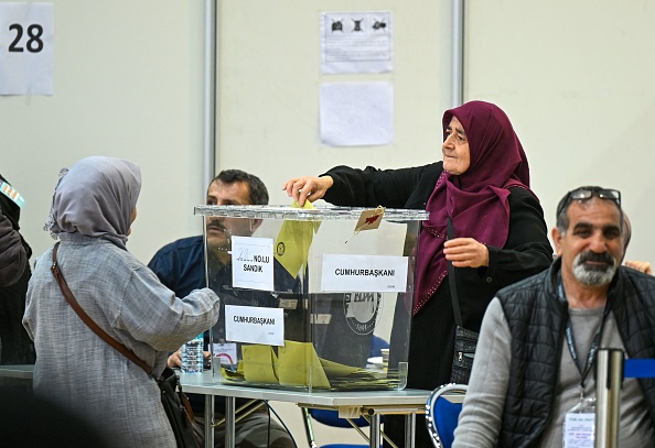 La communauté turque d’Allemagne est la plus nombreuse diaspora turque à l’étranger. Ici un bureau de vote à Essen, fin mai 2023. (INA FASSBENDER/AFP via Getty Images)