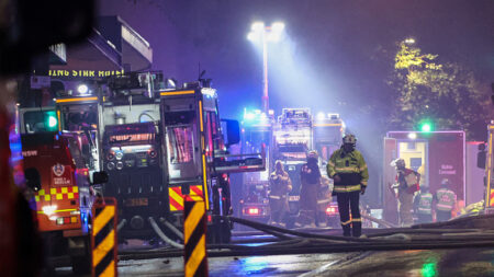 Sydney: spectaculaire incendie dans le centre de Sydney
