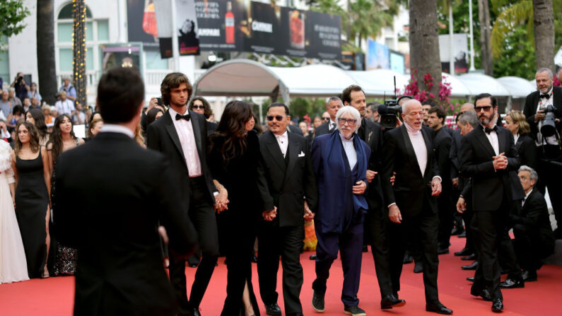 Toute l'équipe du film «Jeanne du Barry» assiste à sa projection à l'occasion du 76e festival de Cannes au Palais des Festivals le 16 mai 2023. (Photo Neilson Barnard/Getty Images)
