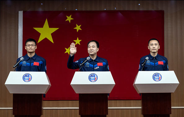 La Chine va envoyer mardi son premier civil dans l'espace