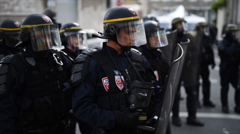 De 40 à 50 policiers de la CRS-8 seront déployés à Nantes pour renforcer les opérations de démantèlement des points de deal. (Photo JEAN-SEBASTIEN EVRARD/AFP via Getty Images)