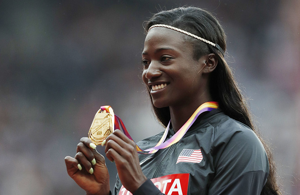L'athlète américaine Tori Bowie, médaillée d'or, à l'épreuve féminine du 100 m d'athlétisme aux Championnats du monde 2017. (ADRIAN DENNIS/AFP via Getty Images)
