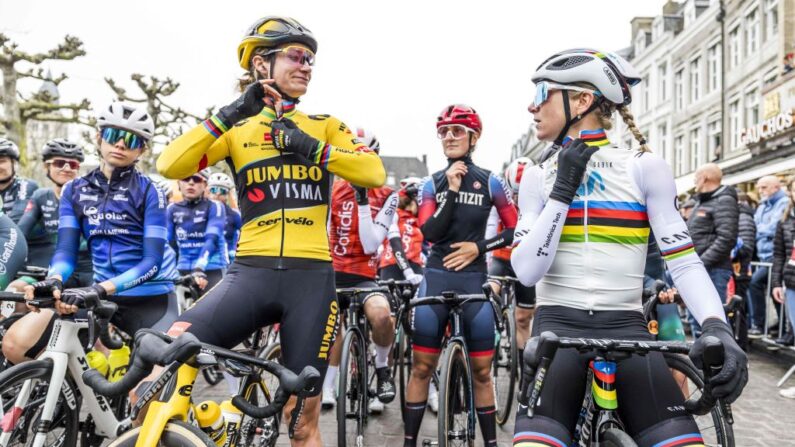 Marianne Vos (à. g) a remporté au sprint la troisième étape du Tour d'Espagne féminin mercredi à La Roda devant sa compatriote Charlotte Kool. (Photo by Marcel van Hoorn / ANP / AFP) / Netherlands OUT (Photo by MARCEL VAN HOORN/ANP/AFP via Getty Images)