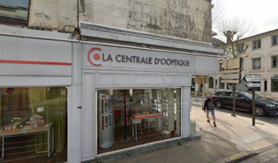 Les freins d'un camion lâchent, il finit dans la vitrine d'un magasin en Charente-Maritime