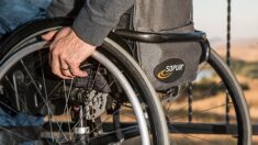 Lyon: il saute de son fauteuil roulant pour réanimer un jeune homme gisant au sol