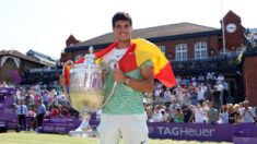 Tennis: Alcaraz remporte le tournoi du Queen’s et va redevenir numéro 1 mondial