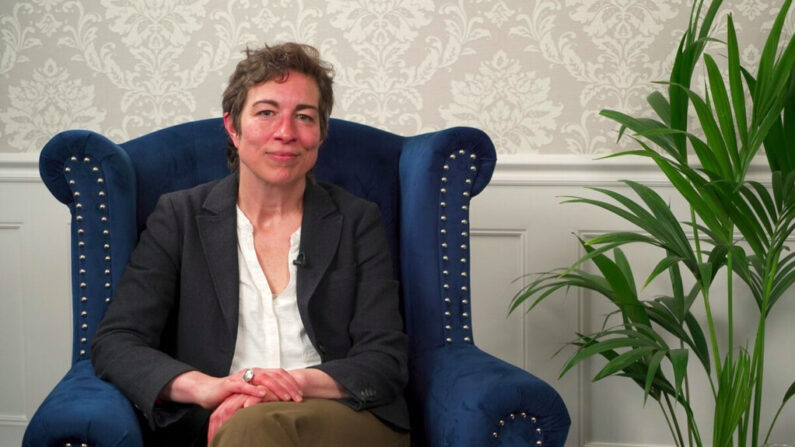 Anna Loutfi, avocate spécialisée dans l'égalité et les droits de l'homme, lors d'un entretien avec le programme "British Thought Leaders" de NTD à Londres. (NTD)