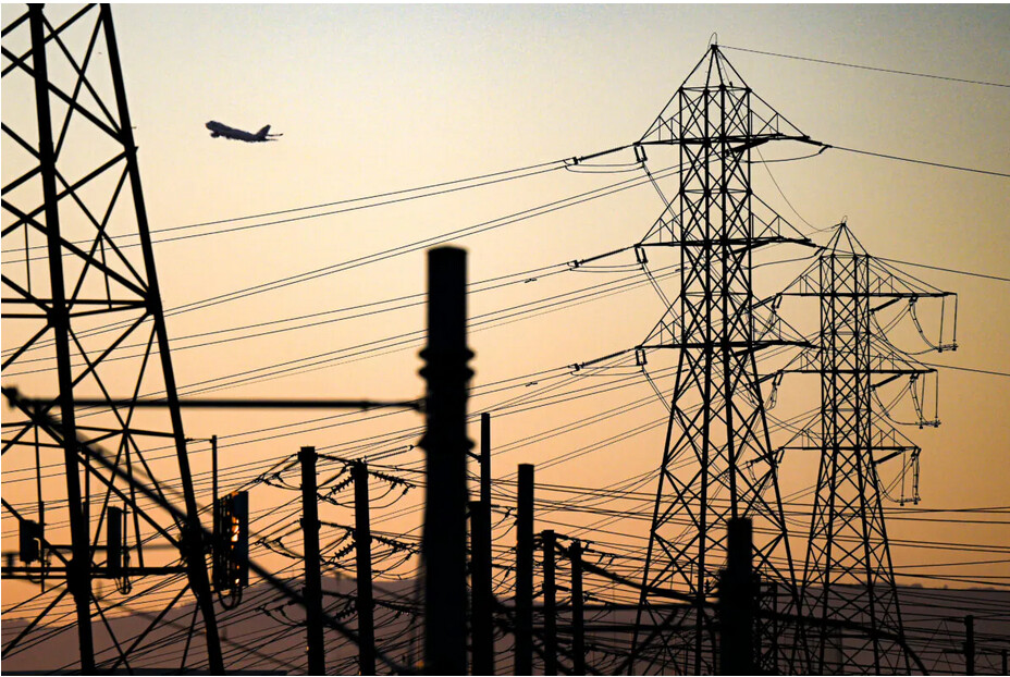 ANALYSE : La Chine est à la fois fournisseur et saboteur du réseau électrique américain, selon les experts