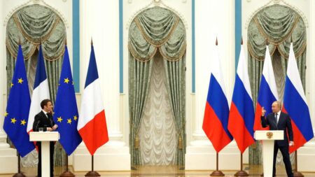 Macron ne voit pas de «discussion utile» avec Poutine à ce stade