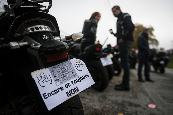 Un rassemblement pour contester la décision du Conseil d'État d'imposer un contrôle technique aux deux-roues motorisés à Toulouse, en novembre 2022. (VALENTINE CHAPUIS/AFP via Getty Images)